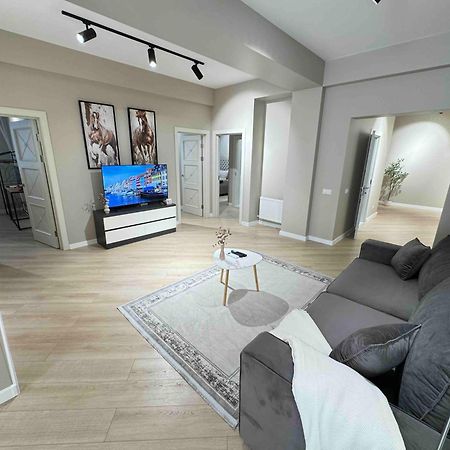 Rentnow Modern Business Apartment With 3 Bedrooms In Centre Chisinau Eksteriør bilde