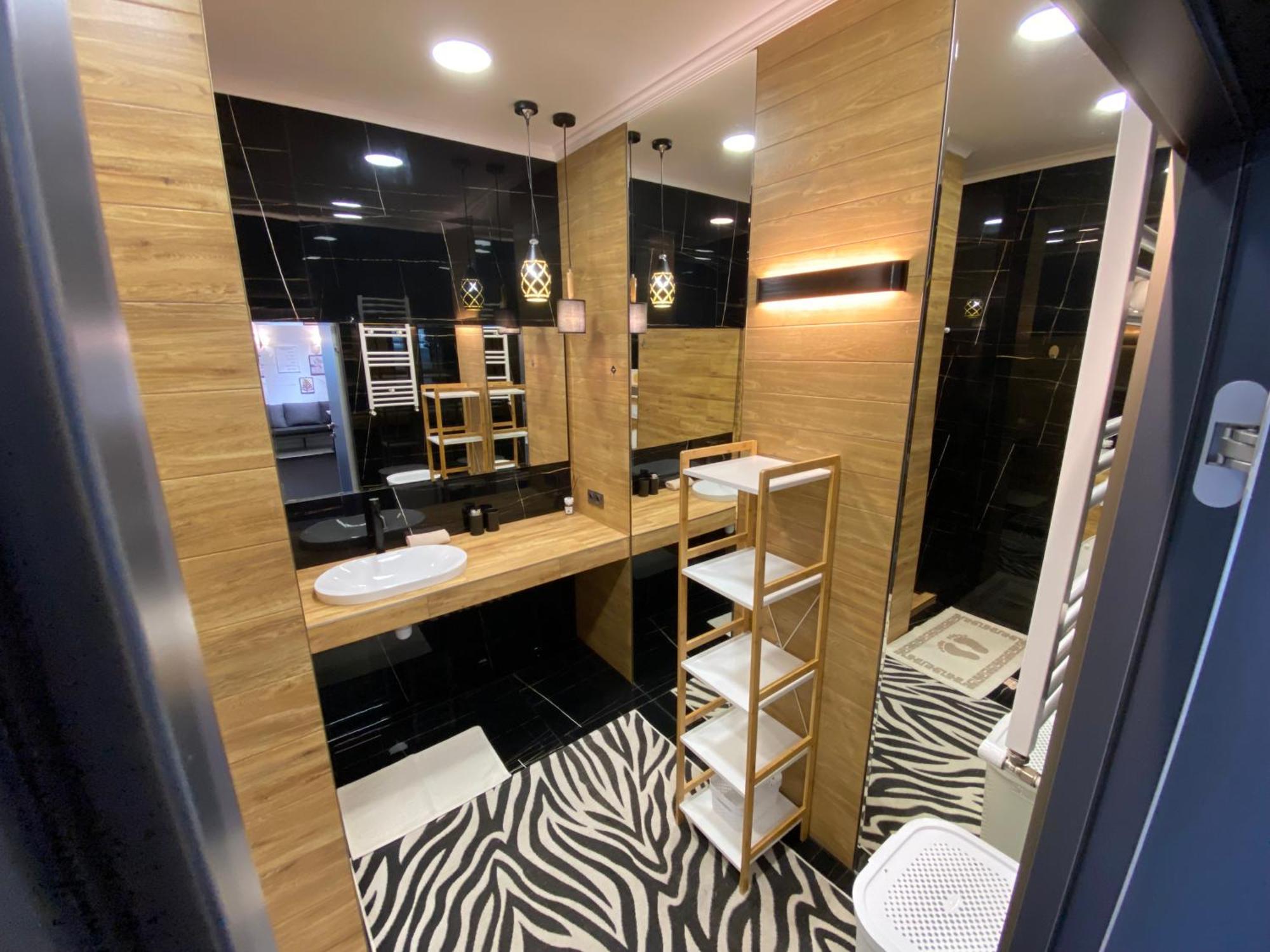 Rentnow Modern Business Apartment With 3 Bedrooms In Centre Chisinau Eksteriør bilde