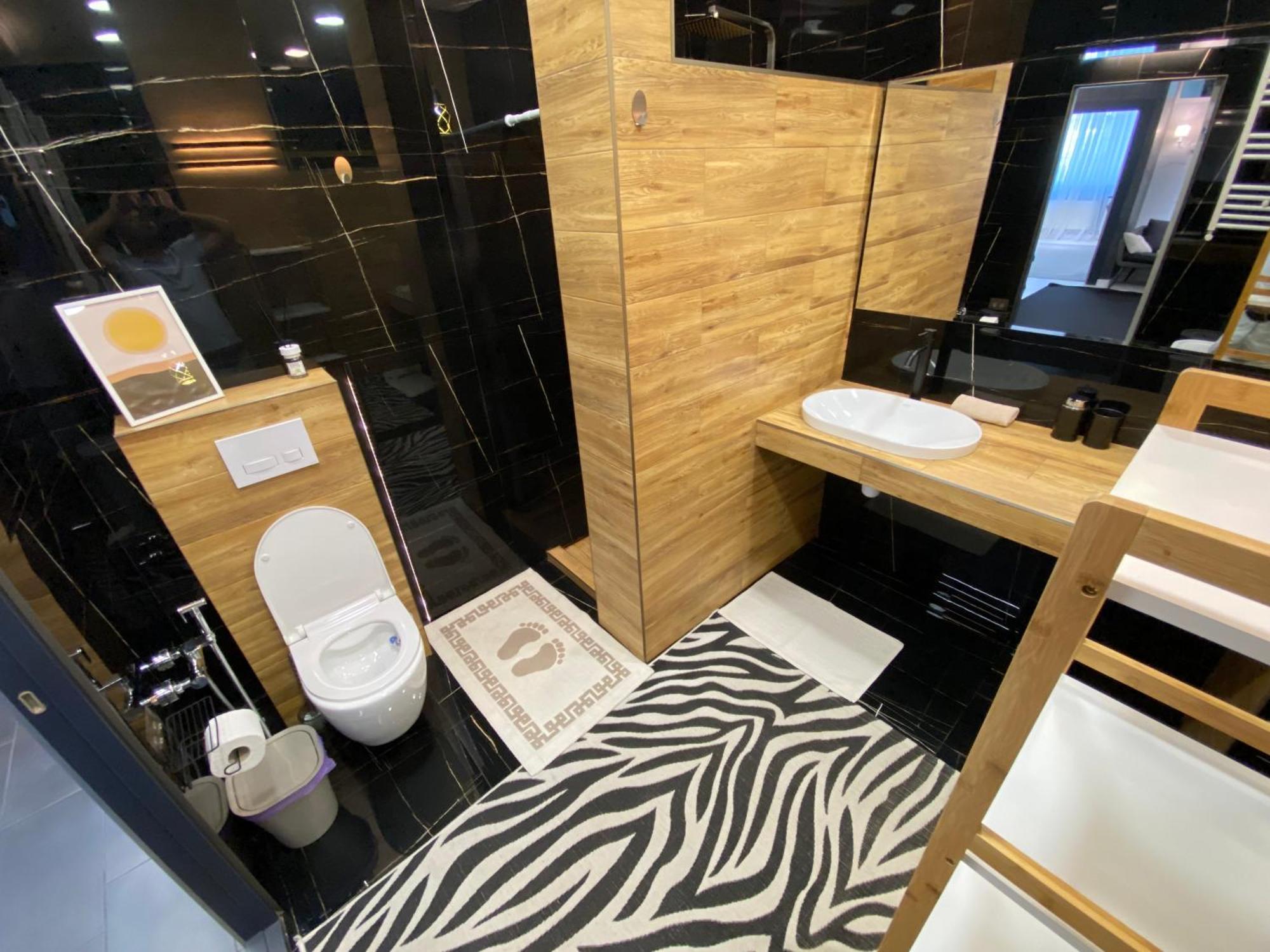 Rentnow Modern Business Apartment With 3 Bedrooms In Centre Chisinau Eksteriør bilde