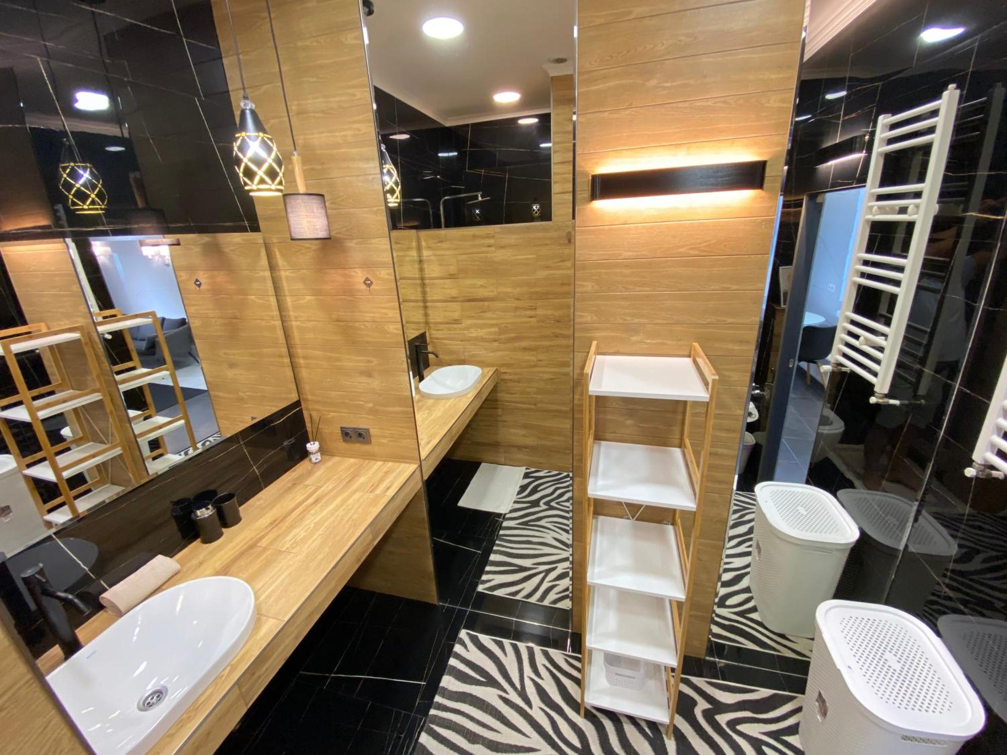 Rentnow Modern Business Apartment With 3 Bedrooms In Centre Chisinau Eksteriør bilde