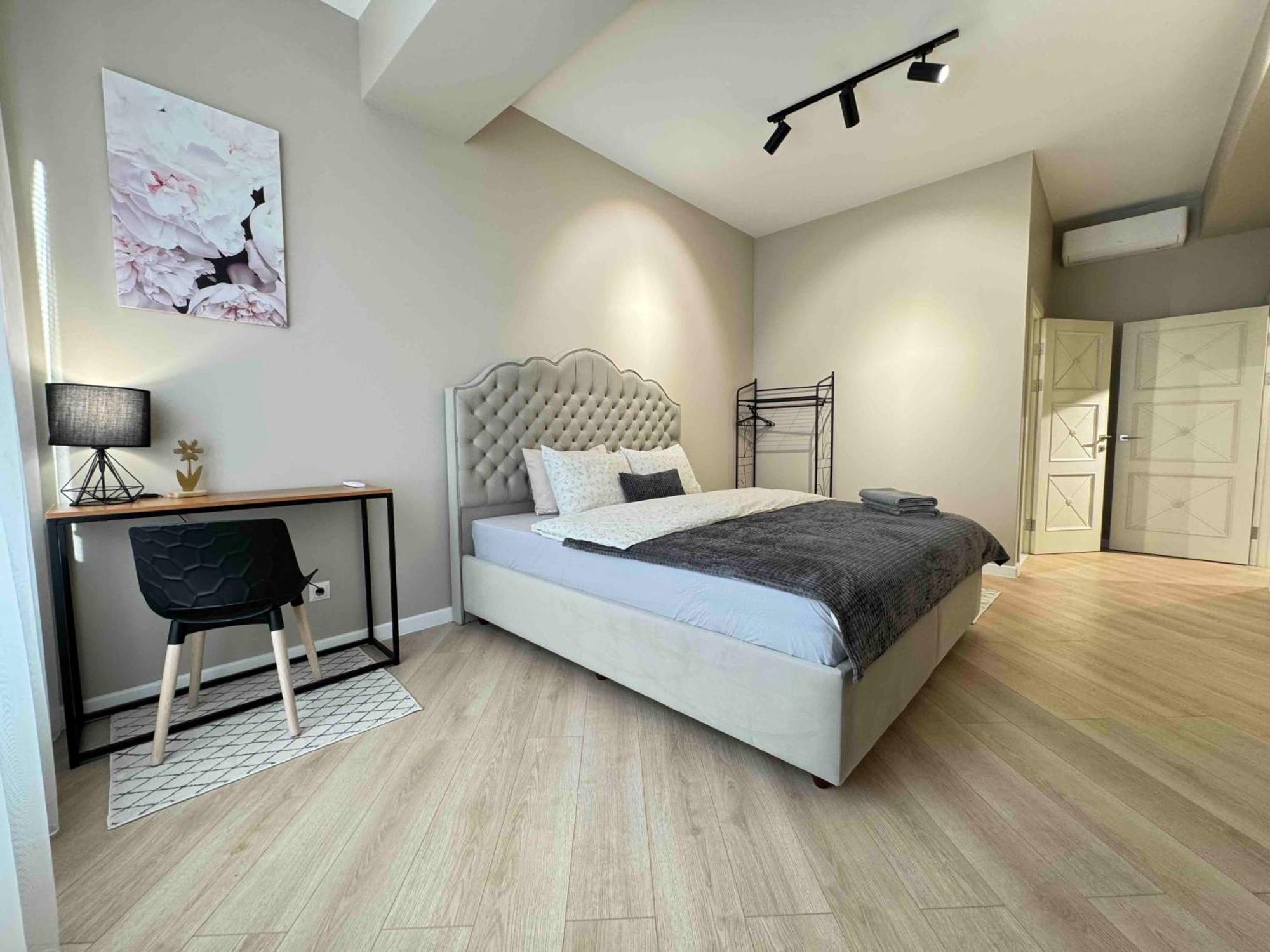 Rentnow Modern Business Apartment With 3 Bedrooms In Centre Chisinau Eksteriør bilde