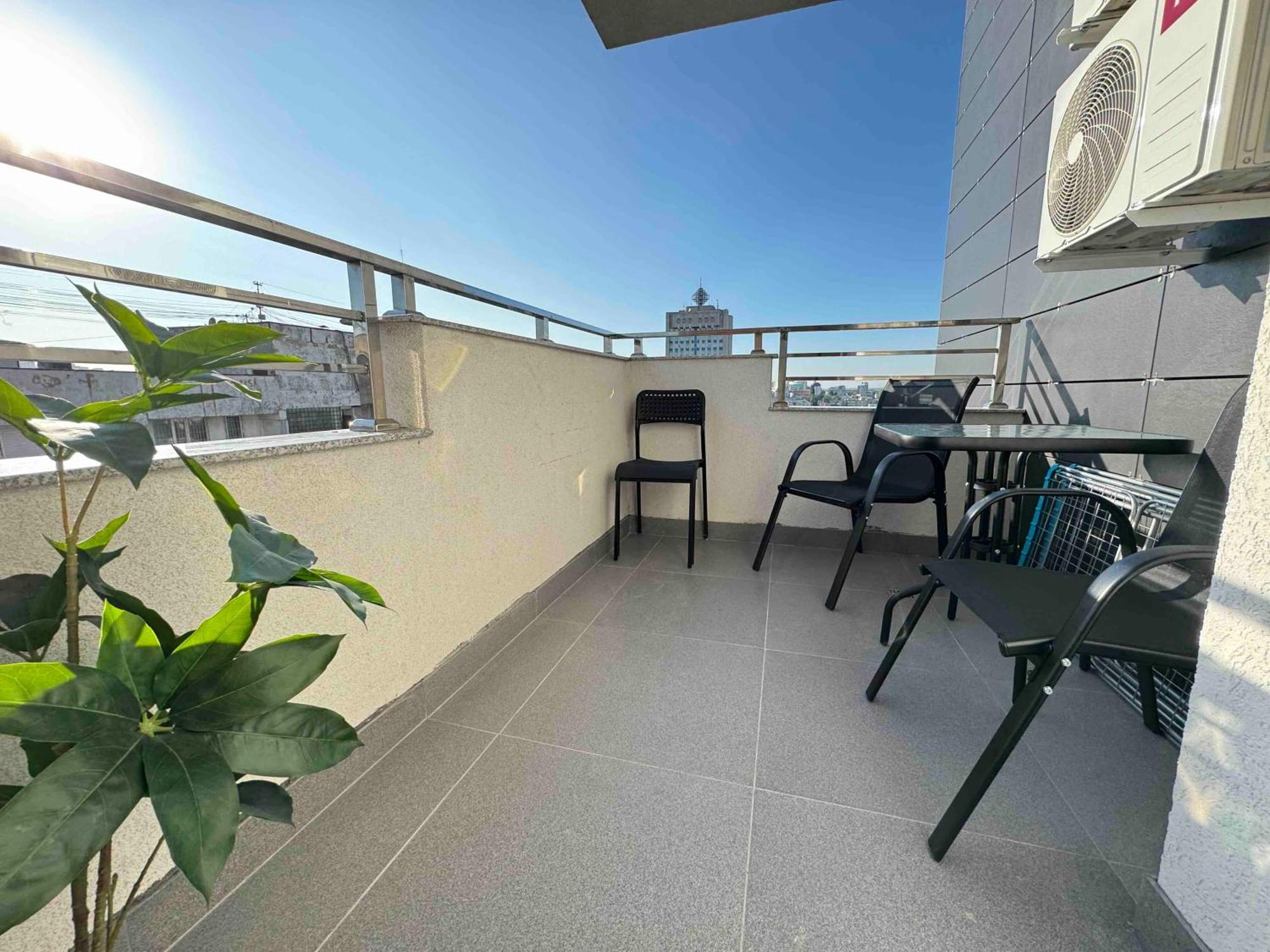 Rentnow Modern Business Apartment With 3 Bedrooms In Centre Chisinau Eksteriør bilde