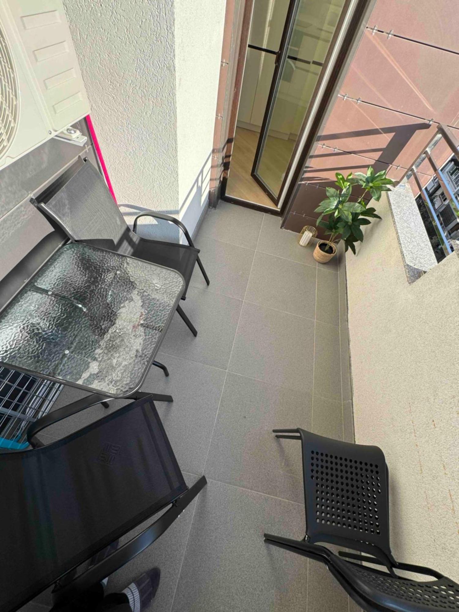 Rentnow Modern Business Apartment With 3 Bedrooms In Centre Chisinau Eksteriør bilde